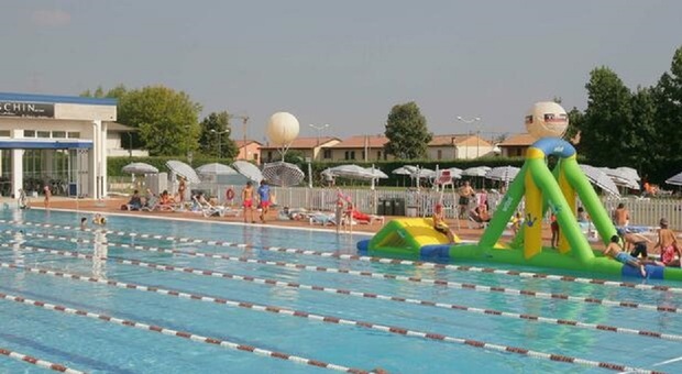 https://statics.cedscdn.it/photos/MED/2025/07/07/8942292_07071117_piscina_bulli.jpg