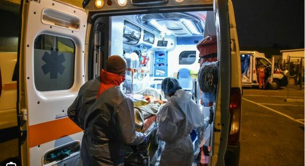 https://statics.cedscdn.it/photos/MED/2025/07/08/8944472_08113119_ambulanza4.jpg