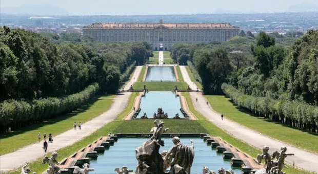 https://statics.cedscdn.it/photos/MED/2025/07/10/8948589_10122009_reggia_caserta_acqua_furto.jpg