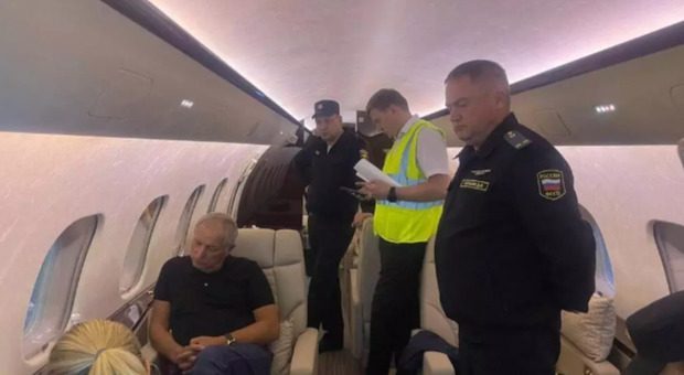 https://statics.cedscdn.it/photos/MED/2025/07/10/8948615_10124145_il_cremlino_sequestra_l_oro_3_5_miliardi_di_dollari_dell_oligarca_strukov_ecco_la_strategia_di_pu.jpg