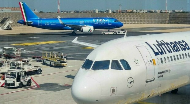 https://statics.cedscdn.it/photos/MED/2025/07/11/8950996_11184232_volo_palermo_milano_bird_strike_dopo_decollo_aereo_torna_indietro_secondo_caso.jpg