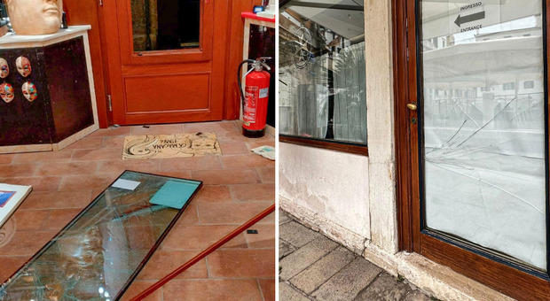 Spaccate in centro storico, quattro colpi in due notti. Il ladro messo in fuga dai residenti allarmati dal rumore: «Sono ubriaco, non stavo rubando»