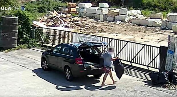 Scaricano i rifiuti in via Piave: multata la famiglia di ecovandali, incastrata dalle fototrappole