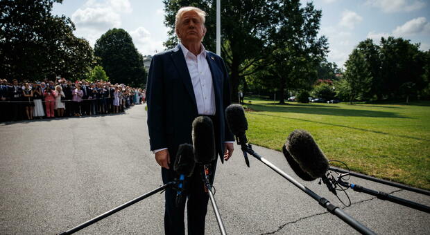 https://statics.cedscdn.it/photos/MED/2025/07/12/8952798_12182504_trump_1.jpg