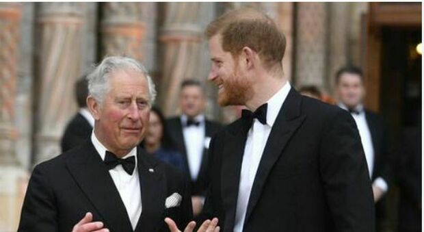 Harry incontrerà Re Carlo: papà e figlio al vertice (segreto) a Londra. William escluso dalla riunione di famiglia