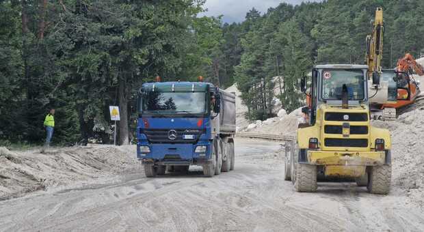 Via alternativa, l’ira dei pendolari: «30 euro al giorno, è speculazione». L’assessore: «Vero, inaccettabile»
