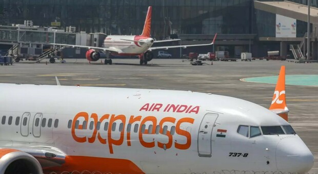 https://statics.cedscdn.it/photos/MED/2025/07/16/8960131_16150237_air_india.jpg