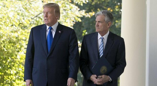 https://statics.cedscdn.it/photos/MED/2025/07/16/8960357_16180914_trump_powell.jpg