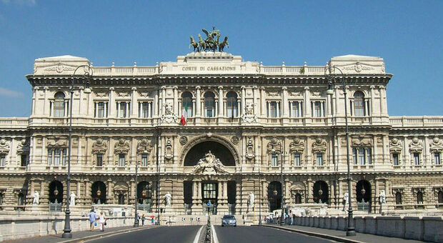 https://statics.cedscdn.it/photos/MED/2025/07/16/8960645_16221715_padri_separati_cassazione.jpg