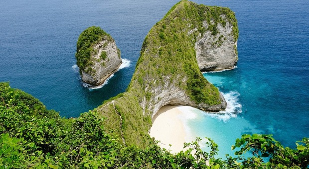 https://statics.cedscdn.it/photos/MED/2025/07/17/8962164_17134442_bali_7969001_1280.jpg