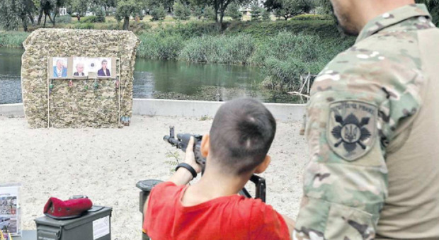 https://statics.cedscdn.it/photos/MED/2025/07/20/8966448_20073507_uccidi_russi_punti.jpg