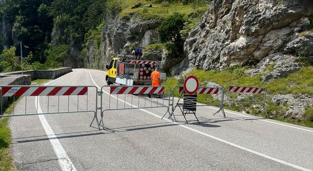 Massi cadono sulla strada Anas 309 (ex Alemagna): tratto temporaneamente chiuso