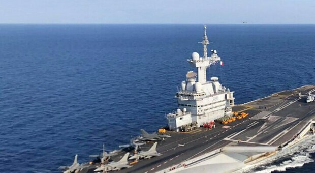 https://statics.cedscdn.it/photos/MED/2025/07/21/8969414_21165432_french_aircraft_carrier_charles_de_gaulle_r91_underway_on_24_april_2019_190424_m_bp588_1005_.jpg