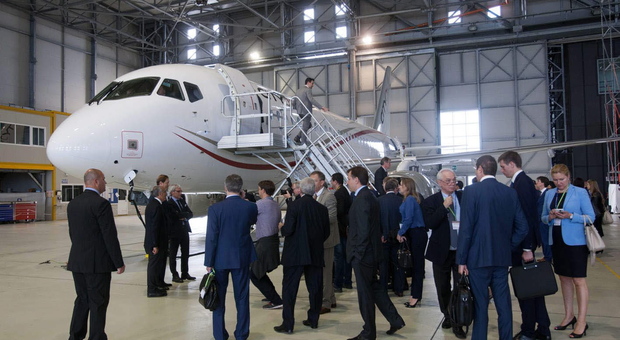 Superjet, ultimo appello di lavoratori e azienda: «Qui nessuno ci aiuta»