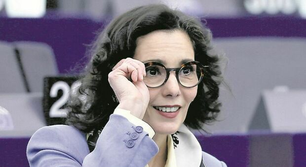 Gender gap, gli stipendi non saranno più segreti. Direttiva Ue, il ministero del Lavoro apre un tavolo con i sindacati sulla trasparenza salariale