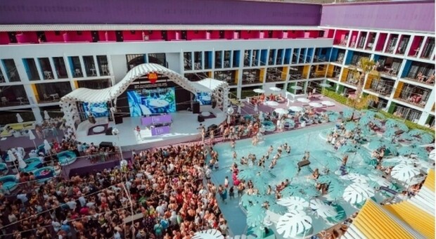 https://statics.cedscdn.it/photos/MED/2025/07/23/8973187_23114300_ibiza_balconing.jpg