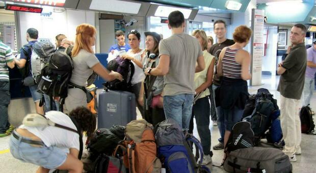 https://statics.cedscdn.it/photos/MED/2025/07/23/8973893_23201034_8737229_25175728_bagagli_mano_ryanair.jpg