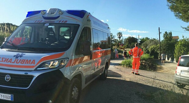 https://statics.cedscdn.it/photos/MED/2025/07/23/8974007_23214222_sciacca_auto_investe_famiglia_turisti_grave_donna.jpg