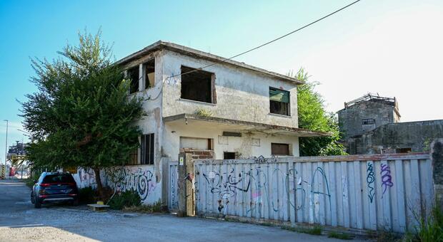 Rifiuti interrati in un cantiere su via Banchina dei Molini, Noe e Arpav sigillano l'area sotto sequestro