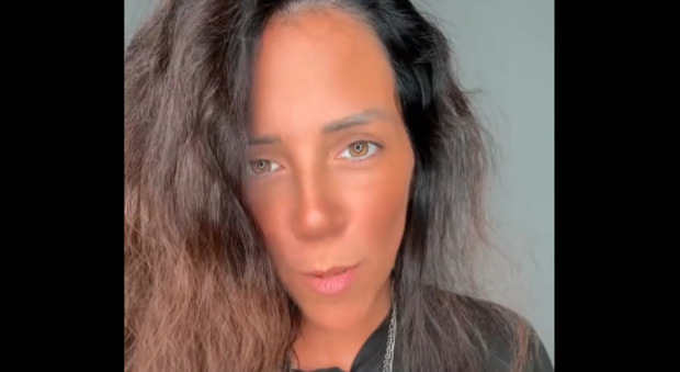 https://statics.cedscdn.it/photos/MED/2025/07/24/8975705_24154249_mamma_influencer_800x800.jpg