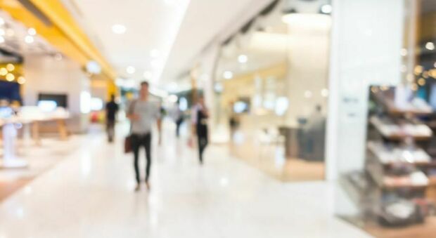 Salvatore picchiato dalla sicurezza del centro commerciale: «Mi chiamavano "fro**o di me**a, ero a Roma per superare i pregiudizi della Sicilia»
