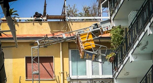 Napoli, morti tre operai al Vomero: fatale il crollo del ponteggio mobile mentre stavano ristrutturando una palazzina