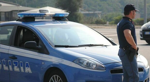 https://statics.cedscdn.it/photos/MED/2025/07/25/8977806_25172146_polizia11.jpg