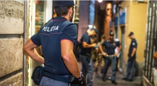 https://statics.cedscdn.it/photos/MED/2025/07/26/8979177_26082049_polizia.jpg