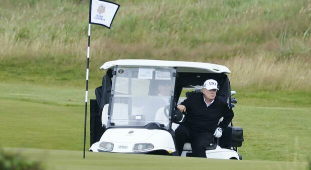https://statics.cedscdn.it/photos/MED/2025/07/26/8979318_26115755_trump_golf_scozia.jpg