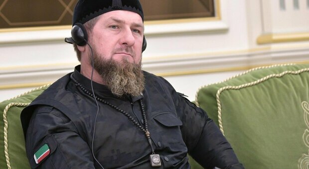 https://statics.cedscdn.it/photos/MED/2025/07/27/8981056_27122849_kadyrov.jpg