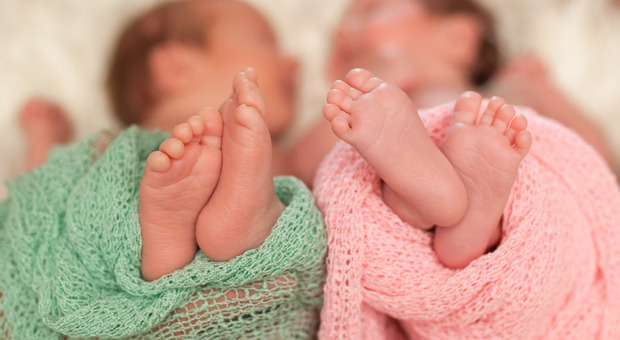 Cecilia e Sveva, le gemelle premature riunite dopo 2 mesi: «Una è nata con il cuoricino 'difettoso', la sorellina l'ha aspettata a casa»
