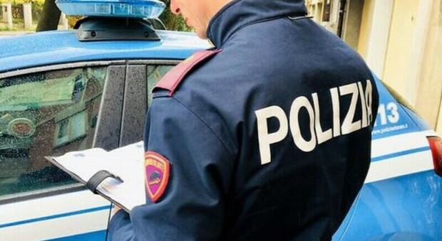 Napoli, un 22enne sorpreso a spacciare marijuana: arrestato