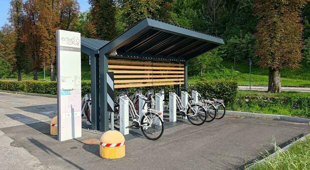 E-bike truccate: correvano oltre i 25 chilometri all'ora E-bike truccate: correvano oltre i 25 chilometri all'ora