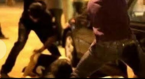 Sorrento, due americani aggrediscono un turista nella notte in Piazza Tasso