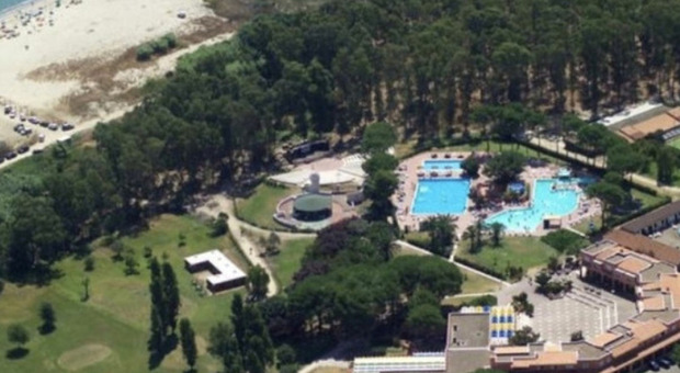  Temptation Island, dove si trova il villaggio della nuova stagione: quanto costa una vacanza al resort tra spiaggia, piscine e boschi 