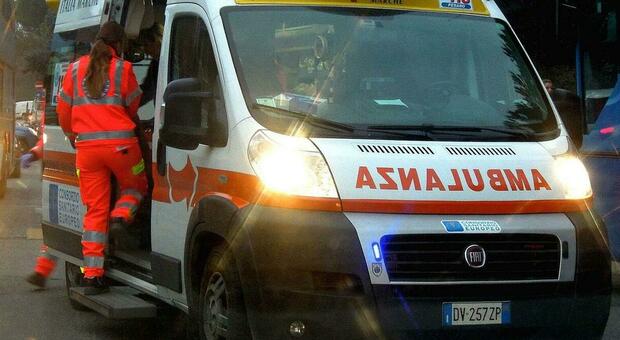 https://statics.cedscdn.it/photos/MED/2025/07/29/8984935_29183117_ambulanza.jpg
