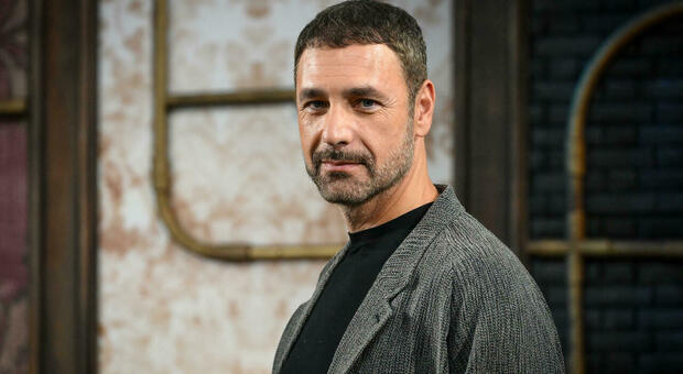 Raoul Bova, i 40 messaggi in 2 giorni per fermare la pubblicazione degli audio a Martina Ceretti. Le chat con il ricattatore