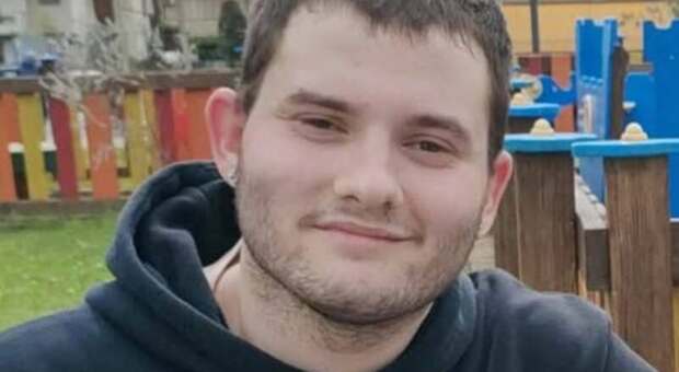Giovane scomparso a Napoli: «Se qualcuno lo ha visto, ci contatti»