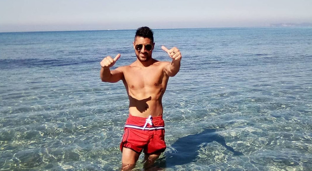 Alessio Loparco, chi è l'ex fidanzato di Sonia Mattalia: il ritorno a Temptation Island, il lavoro come avvocato e la decisione di autosospendersi dall'Ordine Alessio Loparco, chi è l'ex fidanzato di Sonia Mattalia: il ritorno a Temptation Island, il lavoro come avvocato e la decisione di autosospendersi dall'Ordine