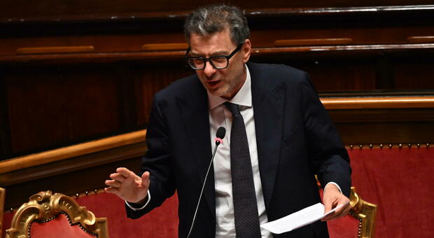 https://statics.cedscdn.it/photos/MED/2025/07/30/8986869_30173615_giancarlo_giorgetti.jpg
