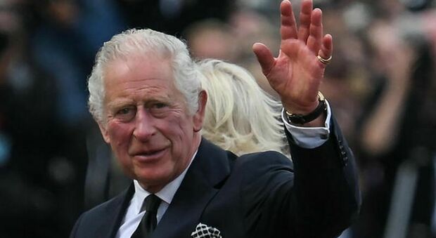 Re Carlo, fuga di giardinieri da Highgrove House. Stipendi bassi, sfuriate e richieste impossibili: se ne vanno 11 su 12