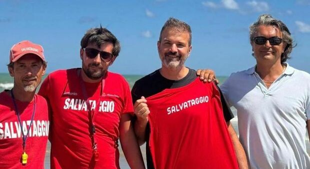 Andrea Stramaccioni, l'ex allenatore dell'Inter si tuffa e salva due ragazze che stavano annegando: «Non chiamatemi eroe» (Foto: IPA)