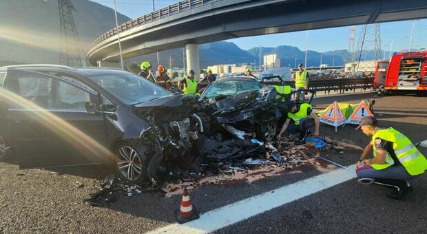 https://statics.cedscdn.it/photos/MED/2025/07/31/8988915_31181940_contromano_autostrada.jpg