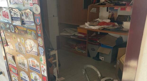 Ladri si intrufolano in casa mentre i proprietari sono al mare e portano via l'oro di famiglia. Bottino da 10mila euro