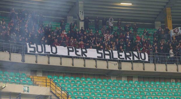 LA PASSIONE i tifosi granata in trasfertta