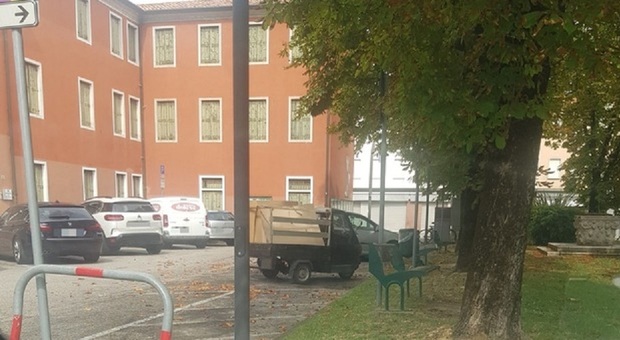 https://statics.cedscdn.it/photos/MED/2025/08/01/8990337_01080354_ape_sfrattati.jpg