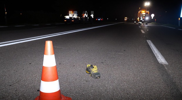 Camionista travolto e ucciso in tangenziale, il 43enne aveva parcheggiato e stava andando verso l'alloggio quando è stato investito