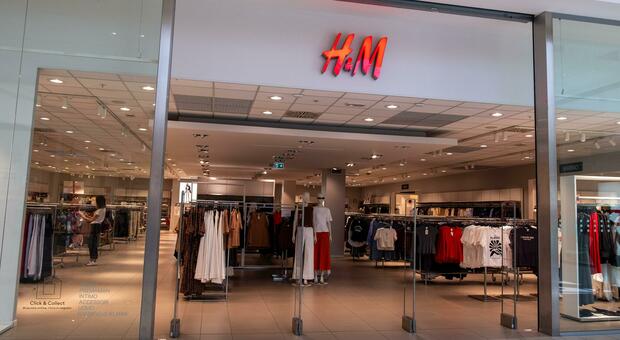 H&M, chiude il negozio nel centro commerciale Le Brentelle: «Bisogna ricollocare i lavoratori»