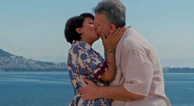 Un posto al sole, le anticipazioni di stasera (venerdì primo agosto): Guido e Mariella vivono attimi di passione, peggiora la salute di Luca
