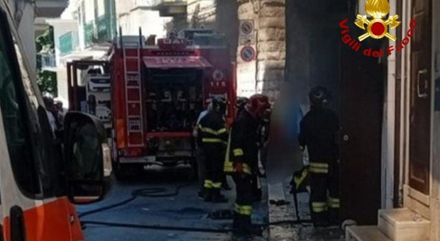 https://statics.cedscdn.it/photos/MED/2025/08/01/8990776_01165639_corato_incendio.jpg